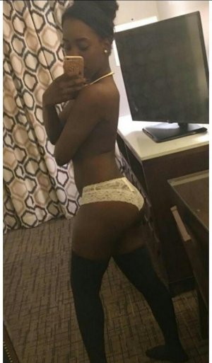 Manuelita happy ending massage in Gages Lake IL & call girls